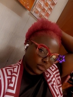 Profil de 𝒁𝒐𝒆, une femme célibataire de 33 ans à Akwa