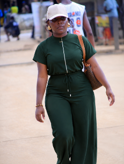Profil de Yvi, une femme célibataire de 25 ans à Douala