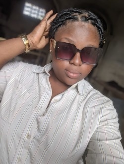 Profil de Florence, une femme célibataire de 21 ans à Lomé