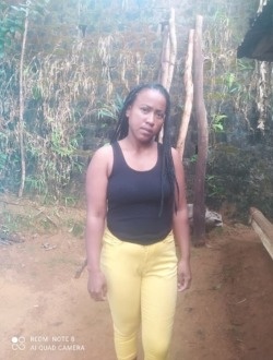 Profil de Larissa, une femme célibataire de 33 ans à Farafangana