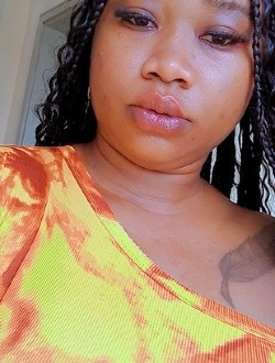 Profil de Elise, une femme célibataire de 27 ans à Yaoundé