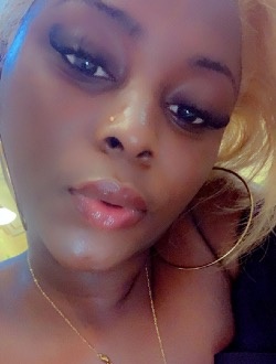 Profil de Ernestine, une femme célibataire de 31 ans à Douala