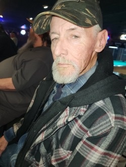 Profil de Manny, un homme célibataire de 70 ans à Killeen