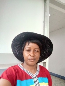 Profil de Michèle, une femme célibataire de 50 ans à Sangmélima