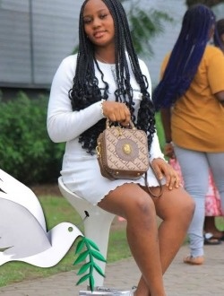 Profil de Caroline, une femme célibataire de 19 ans à Douala