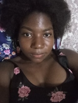 Profil de Reine, une femme célibataire de 24 ans à Yaoundé