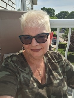 Profil de Chantal, une femme célibataire de 54 ans à Saint-Léonard
