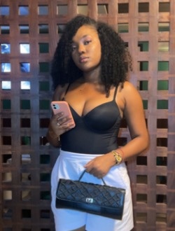 Profil de Louise, une femme célibataire de 26 ans à Lomé