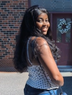 Profil de Lucie, une femme célibataire de 33 ans à Toronto