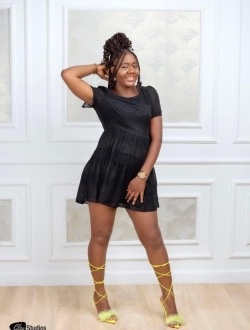 Profil de Adriana, une femme célibataire de 28 ans à Douala