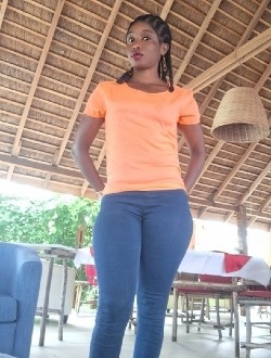 Profil de Makalé, une femme célibataire de 38 ans à Abadjin-Doumé