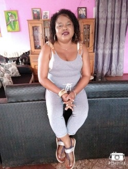 Profil de Sophie, une femme célibataire de 51 ans à Aharana