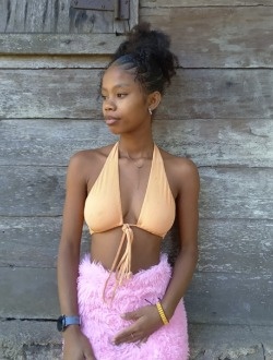 Profil de Lynda, une femme célibataire de 20 ans à Antalaha