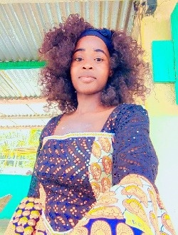 Profil de Adrienne, une femme célibataire de 25 ans à Man
