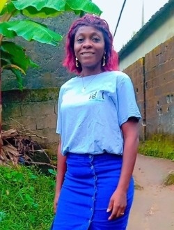 Profil de Deborah, une femme célibataire de 42 ans à Douala