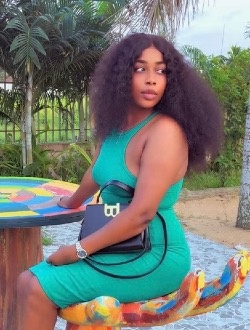 Profil de Ange, une femme célibataire de 26 ans à Abidjan