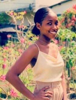 Profil de Rominah, une femme célibataire de 22 ans à Antalaha