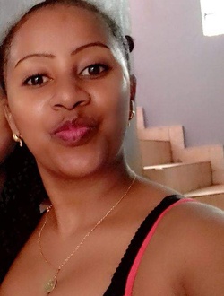 Profil de Njarisoa, une femme célibataire de 33 ans à Antalaha