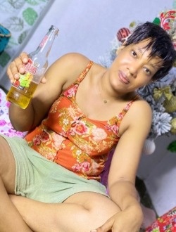 Profil de Guylene, une femme célibataire de 40 ans à Libreville