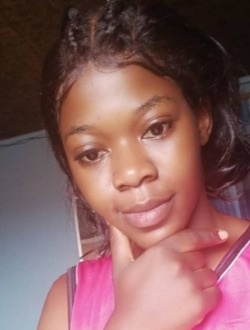 Profil de Gladys, une femme célibataire de 22 ans à Meyo-Centre