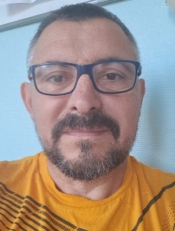 Profil de Emmanuel, un homme célibataire de 52 ans à Saint-Bonnet-Tronçais
