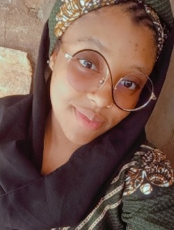 Profil de Hadidja Garba, une femme célibataire de 24 ans à Douala