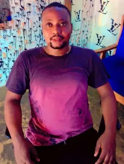 Profil de Kévin, un homme célibataire de 28 ans à Abomey-Calavi