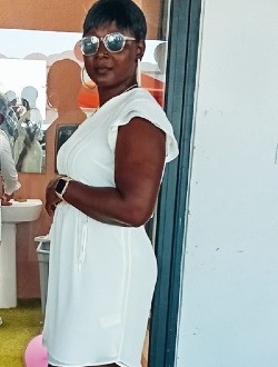 Profil de Annick, une femme célibataire de 32 ans à 'Aliwa