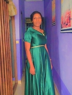 Profil de Flora, une femme célibataire de 30 ans à Kouassi