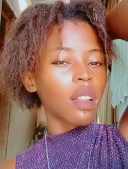 Profil de Vyne Strecy, une femme célibataire de 30 ans à Nkoltang