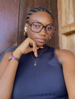 Profil de Desie Laureta, une femme célibataire de 23 ans à Port-Gentil
