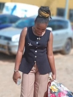 Profil de Yvanna, une femme célibataire de 21 ans à Yaoundé