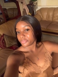 Profil de Mabelle, une femme célibataire de 22 ans à Douala