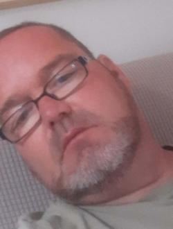 Profil de Julien, un homme célibataire de 44 ans à Libramont-Chevigny