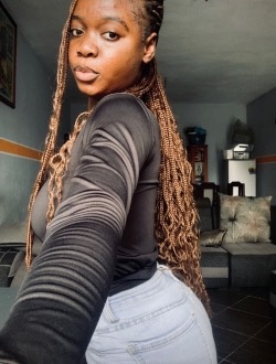 Profil de Dodo, une femme célibataire de 21 ans à Abidjan