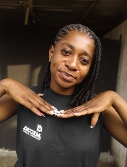 Profil de Prisca, une femme célibataire de 27 ans à Yaoundé