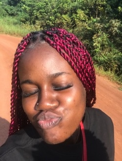 Profil de Marie Laure, une femme célibataire de 20 ans à Yaoundé