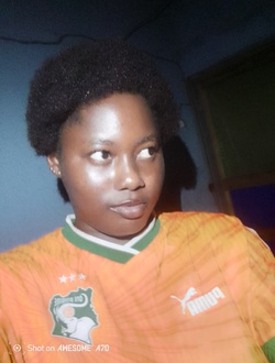 Profil de Shaïna, une femme célibataire de 19 ans à Abidjan