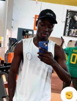 Profil de Valentin, un homme célibataire de 23 ans à Lomé