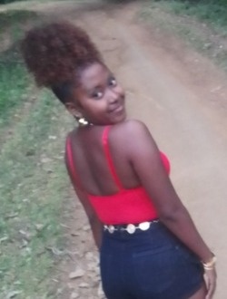 Profil de Fragi, une femme célibataire de 23 ans à Antalaha