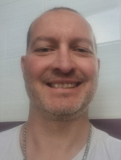 Profil de Mika, un homme célibataire de 43 ans à Charleville-Mézières