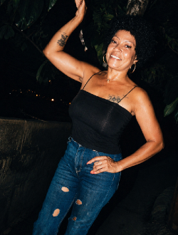 Profil de Anie, une femme célibataire de 54 ans à Yaoundé
