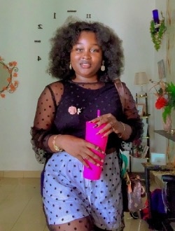 Profil de Daniella, une femme célibataire de 28 ans à Douala