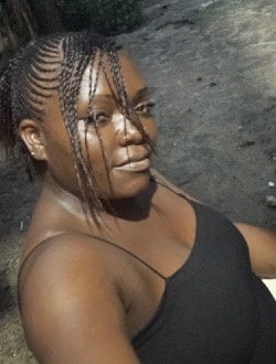 Profil de Sylviane Laure, une femme célibataire de 38 ans à Douala