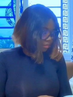 Profil de France, une femme célibataire de 40 ans à Douala