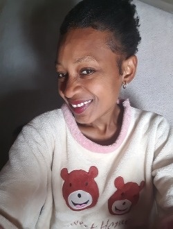 Profil de Naomie, une femme célibataire de 33 ans à 67 Ha