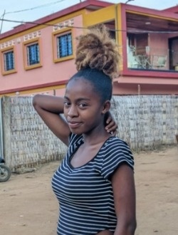 Profil de Valentine, une femme célibataire de 20 ans à Antalaha