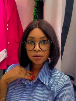 Profil de Carine, une femme célibataire de 28 ans à Douala
