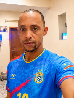 Profil de Yves, un homme célibataire de 47 ans à Kinshasa