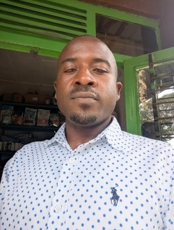 Profil de Aurélien, un homme célibataire de 34 ans à Kigabiro